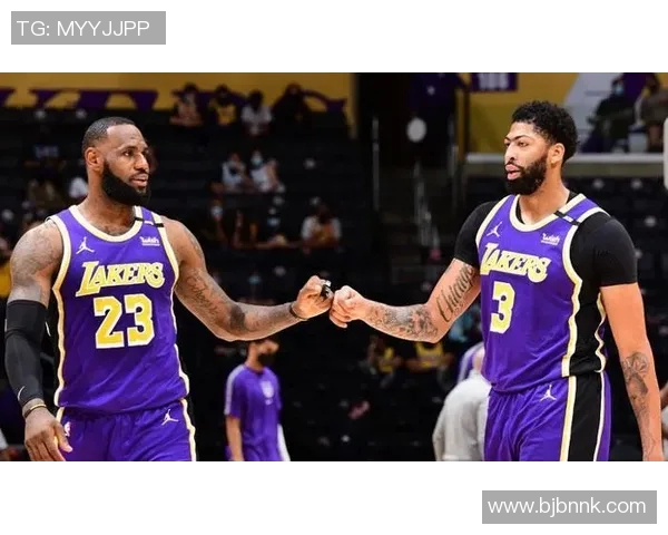 篮网与湖人深圳对决精彩回顾及比分分析