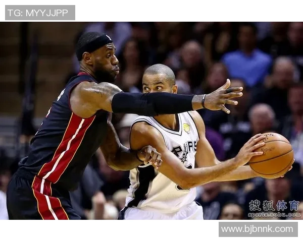 热火与马刺再度交锋V4对决引发球迷热烈期待与激情碰撞